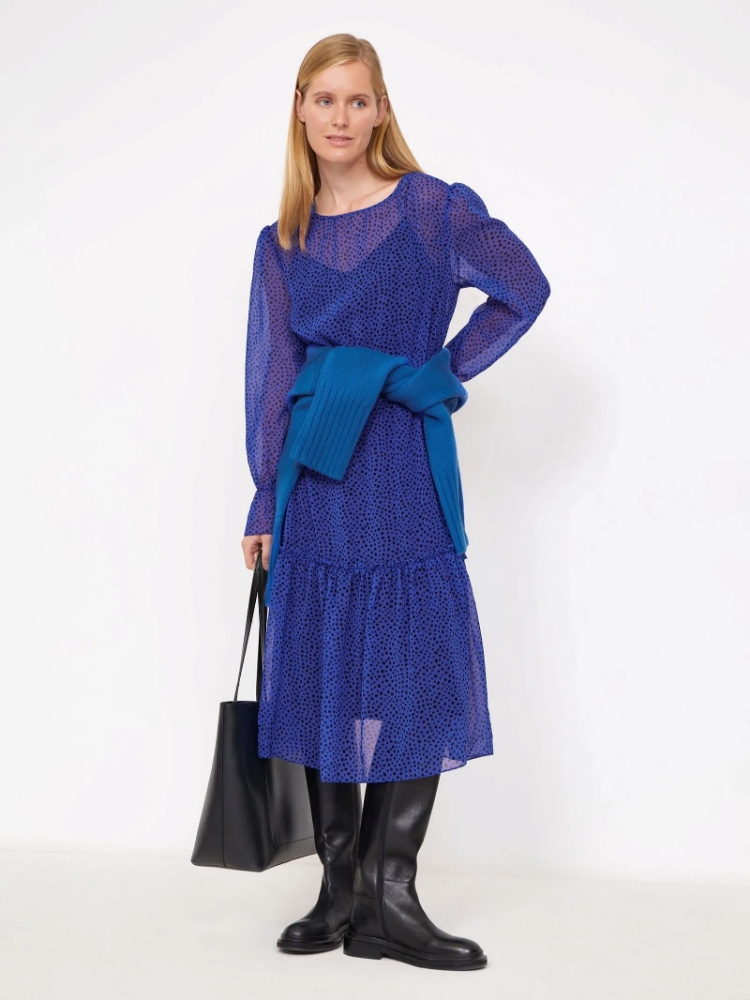 Платье приталенного кроя ,
80% полиэстер, 20% вискоза ,