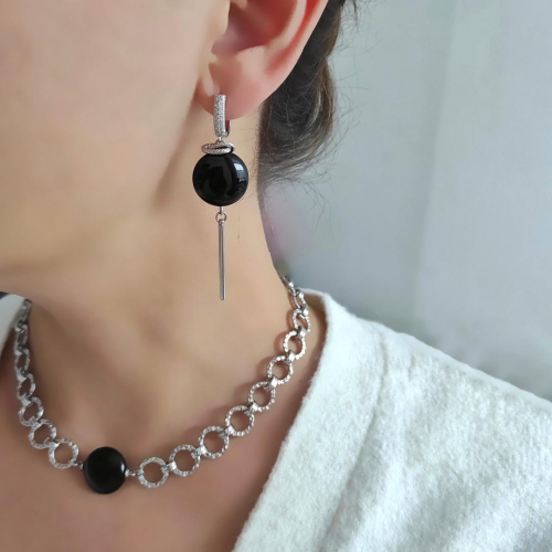 Серьги с черным агатом в белом металле