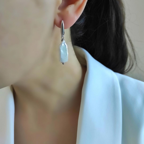 Серьги с барочными жемчужинами с белом металле