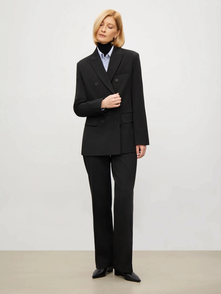 Жакет приталенного кроя из вискозы ,
77% полиэстер, 20% вискоза, 3% эластан ,