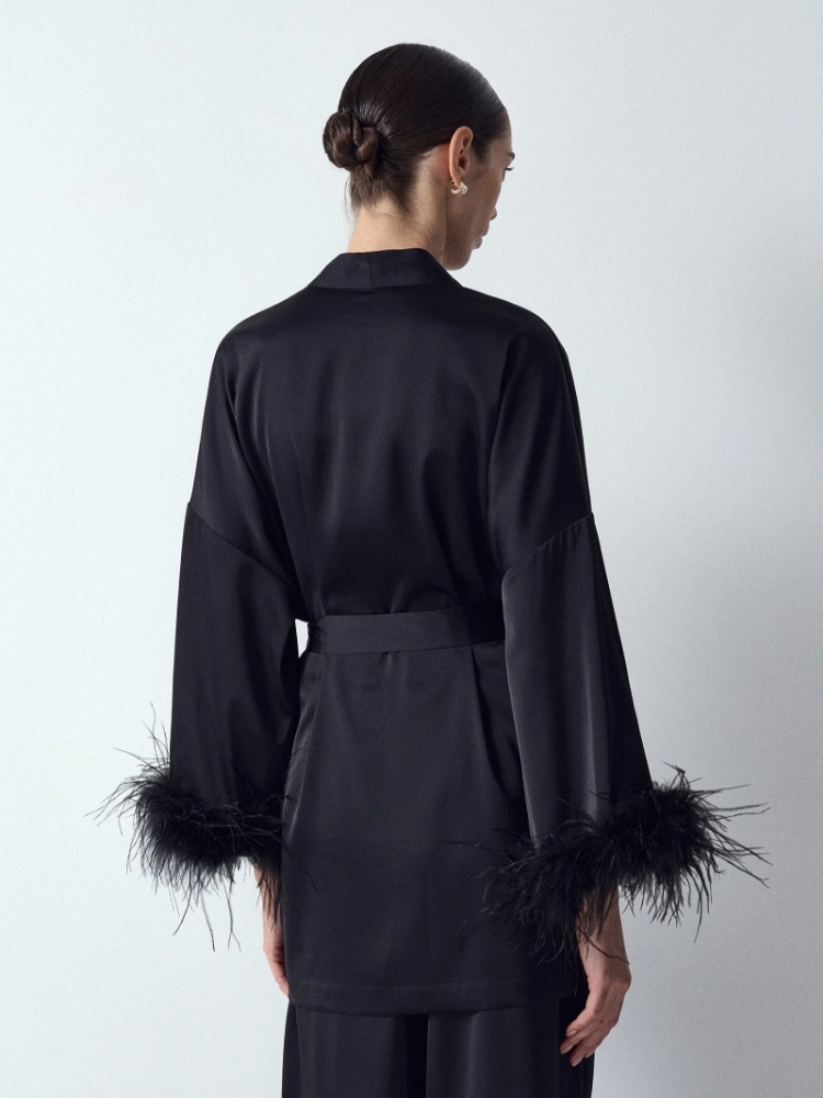 Блузка-кимоно с перьями ,
80% полиэстер, 20% вискоза ,