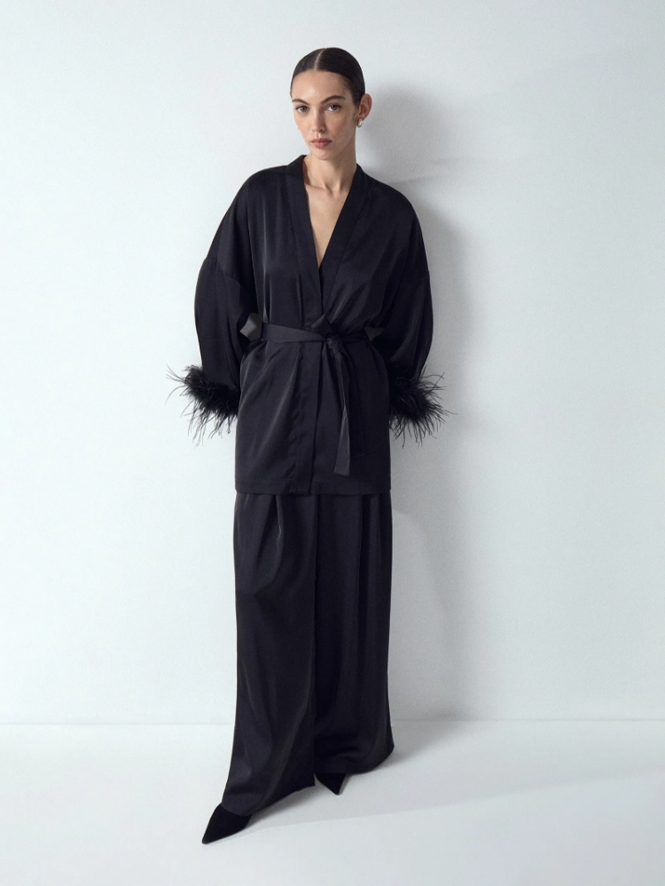 Блузка-кимоно с перьями ,
80% полиэстер, 20% вискоза ,