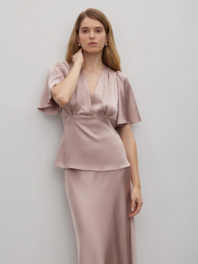 Блузка а-силуэта ,
100% вискоза ,