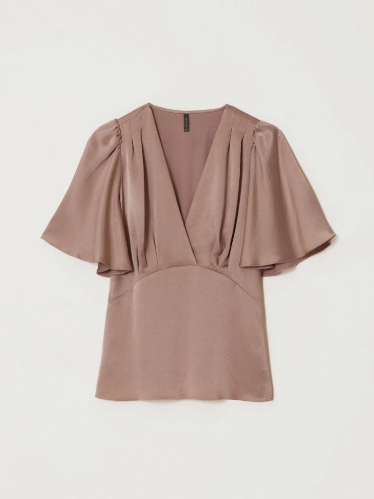 Блузка а-силуэта ,
100% вискоза ,