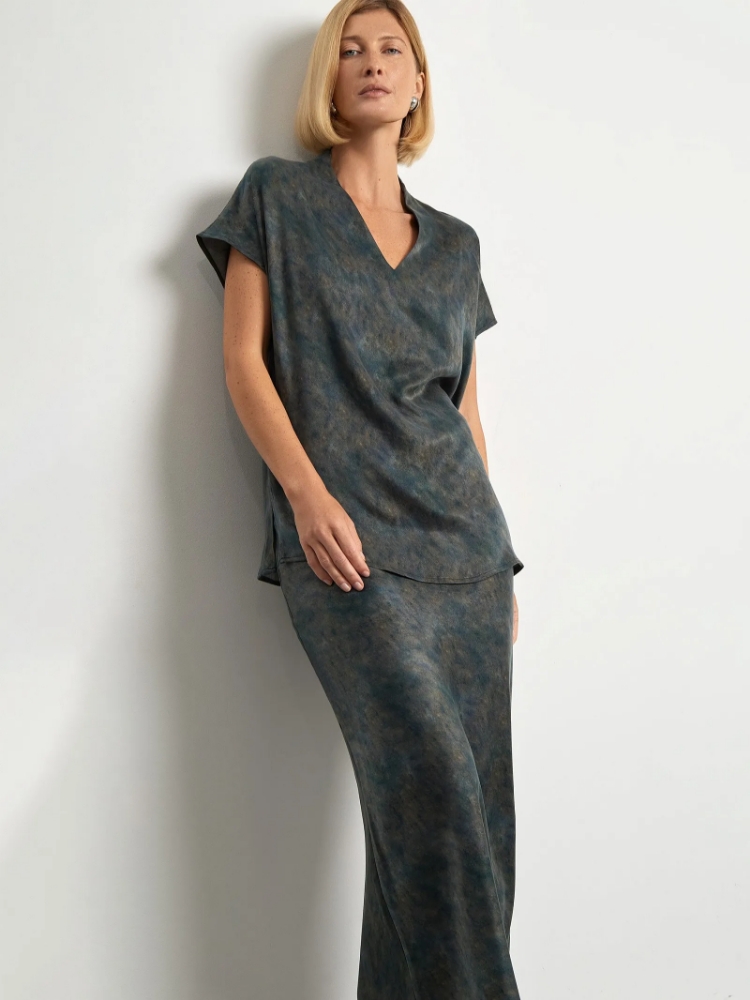 Юбка а-силуэта из 100% вискозы ,
50% купра, 50% вискоза ,