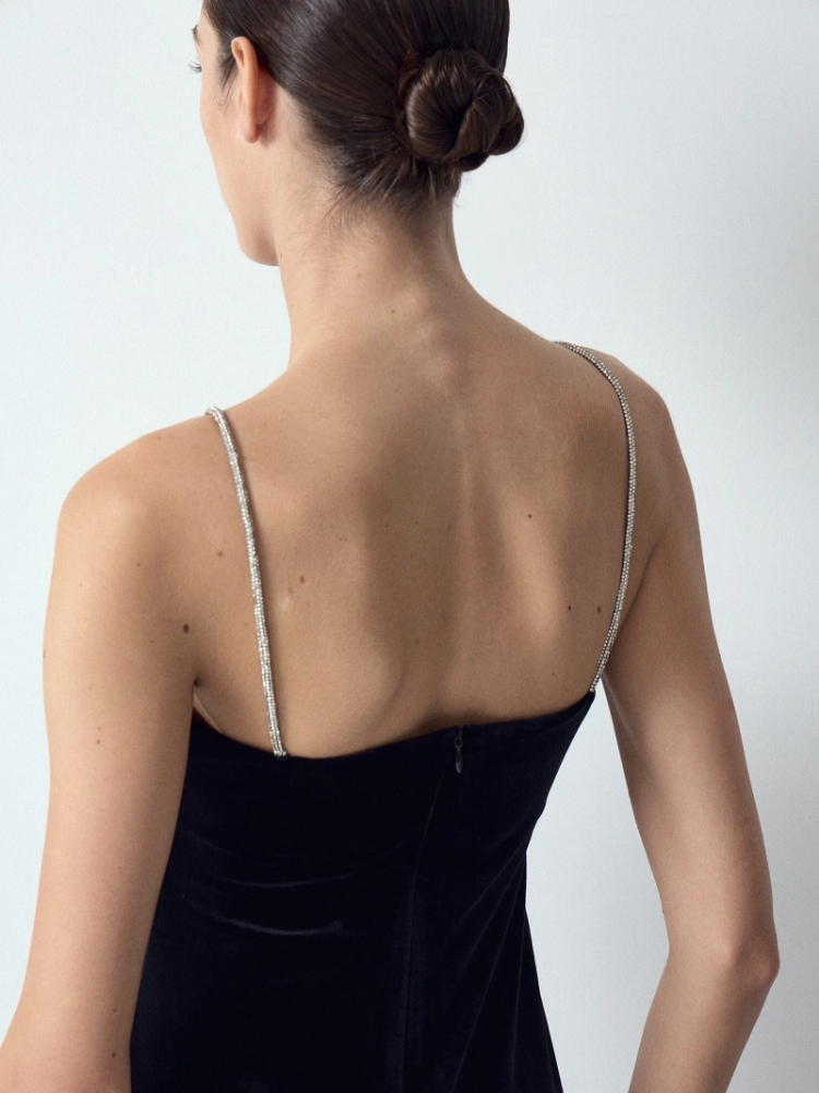 Платье миди из бархата ,
96% полиэстер, 4% эластан ,