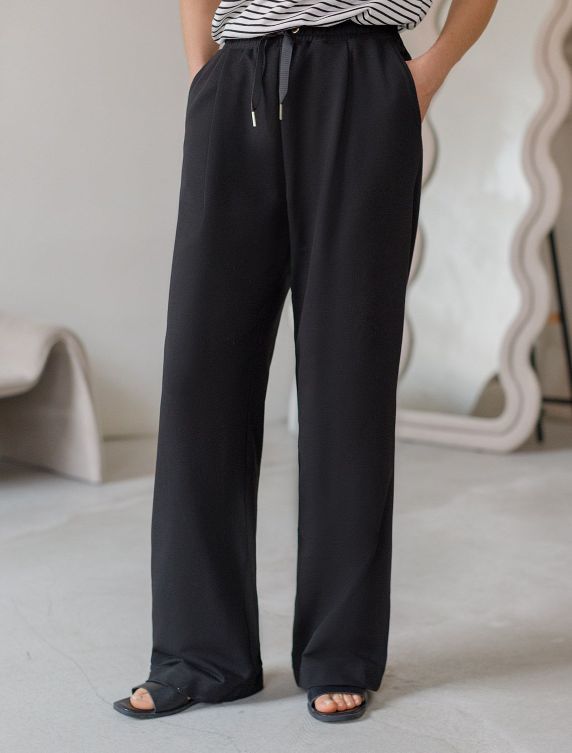 Свободные брюки из тонкого премиального футера с эластаном D44.140 черный