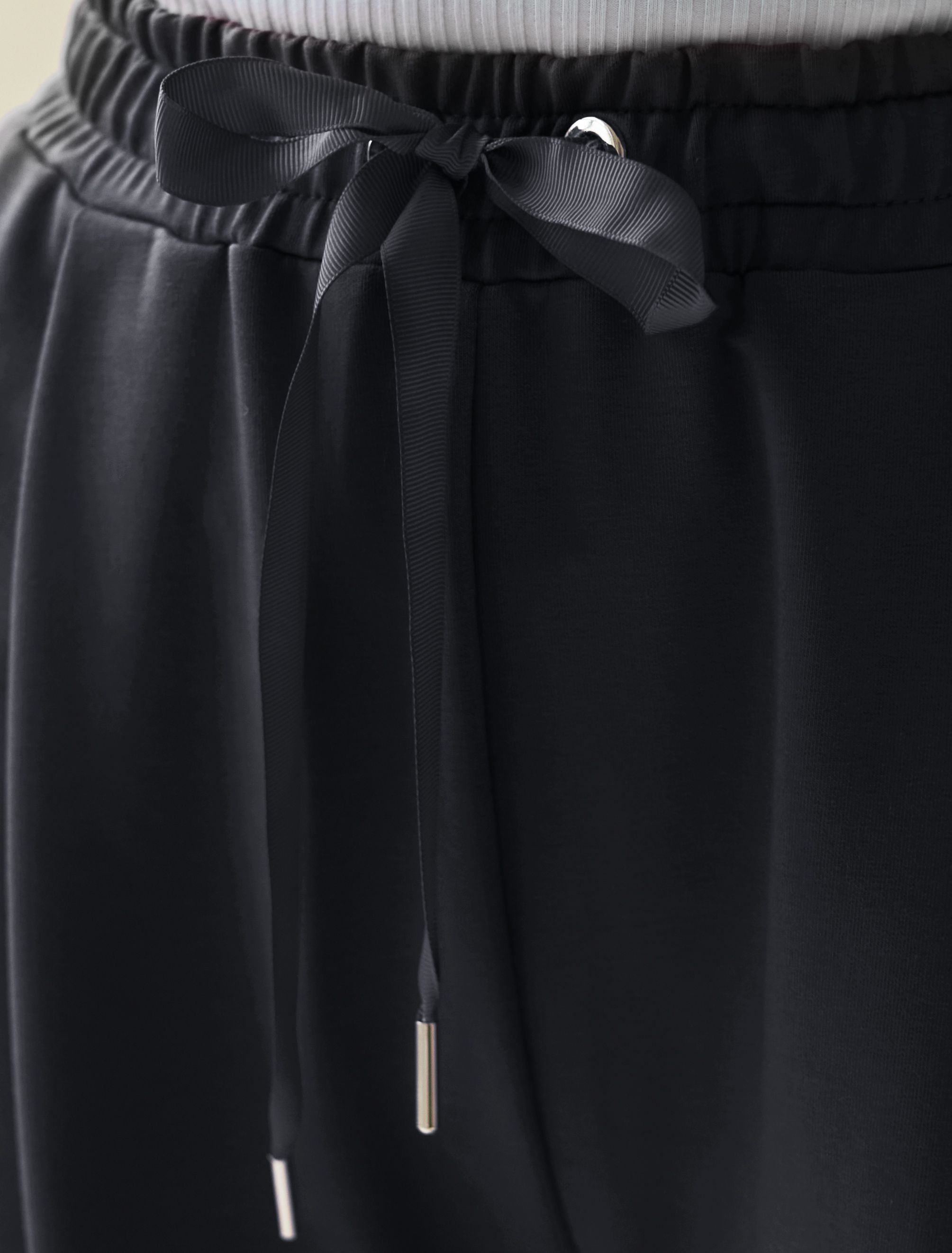 Свободные брюки из тонкого премиального футера с эластаном D44.140 черный
