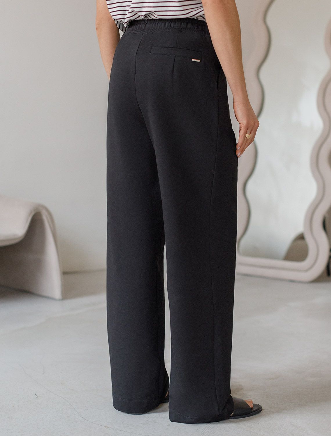 Свободные брюки из тонкого премиального футера с эластаном D44.140 черный