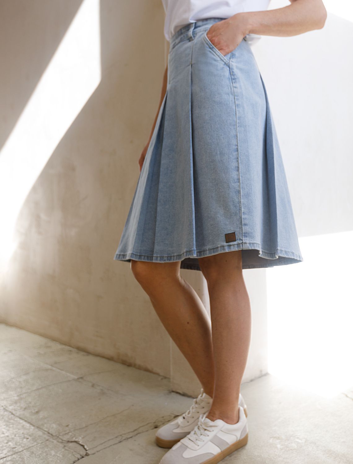 Юбка из эластичного денима D56.059 светло-голубой