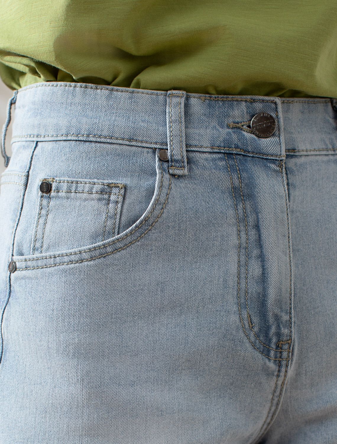 Шорты из эластичного денима D58.024 светло-голубой