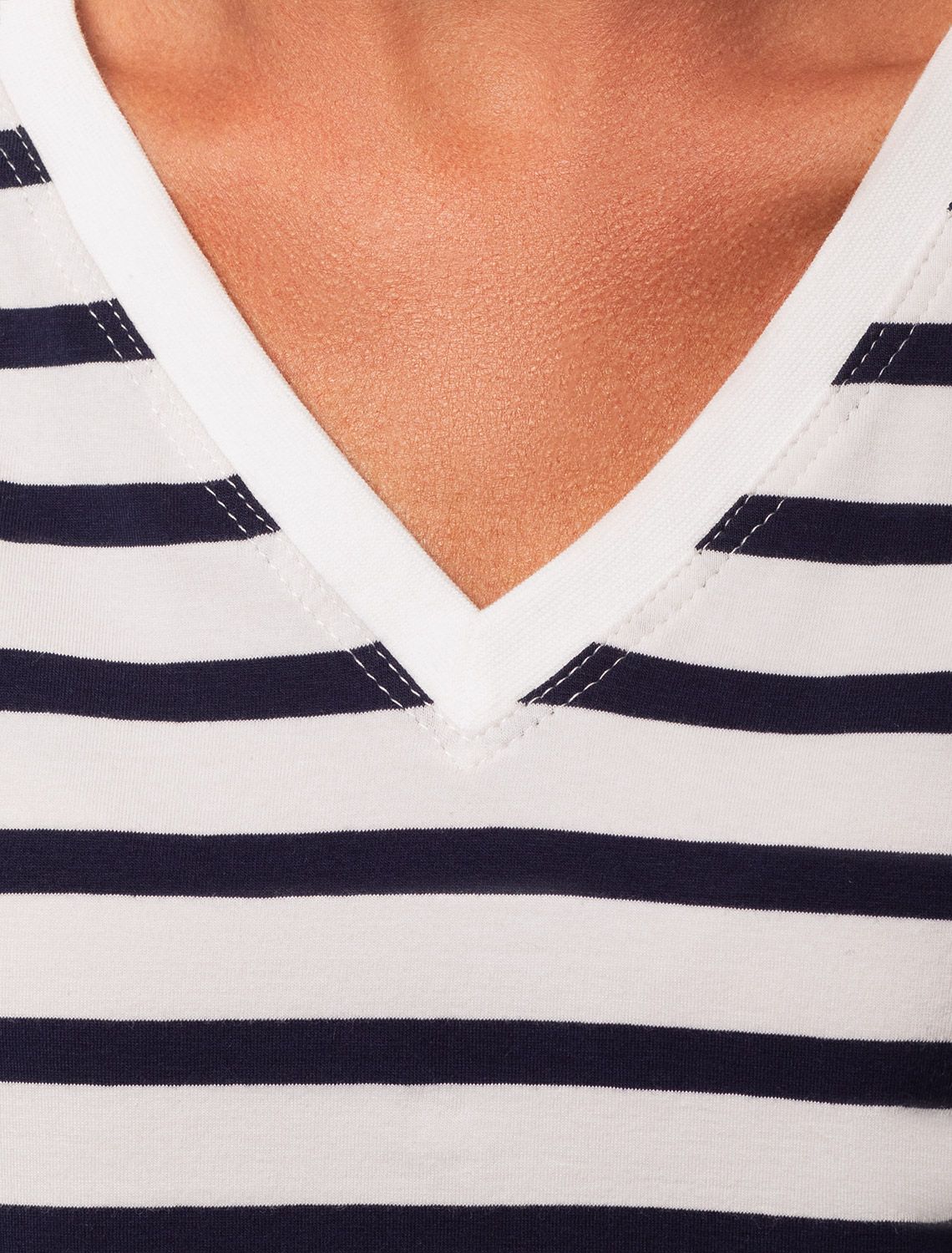 Футболка из премиального хлопка с эластаном D49.982 белый-т.синий полоса