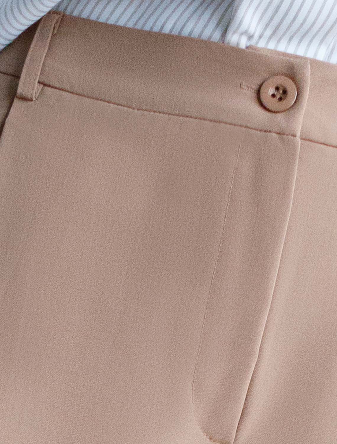 Шорты-бермуды из эластичной поливискозы D28.056 темно-бежевый