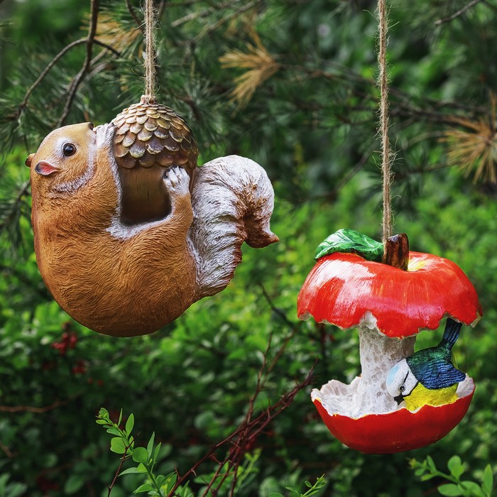 Подвесной декор из полистоуна, «Белка на жёлуде», 17×17×8 см