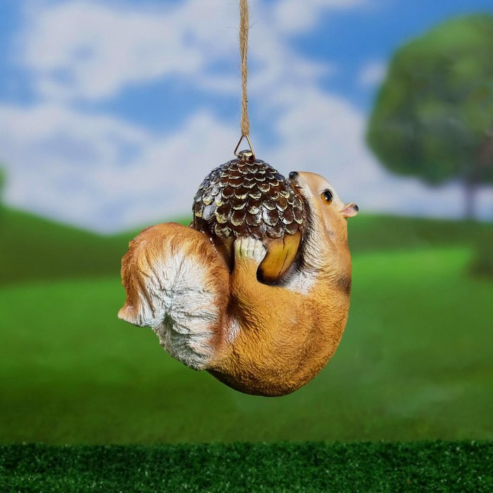 Подвесной декор из полистоуна, «Белка на жёлуде», 17×17×8 см
