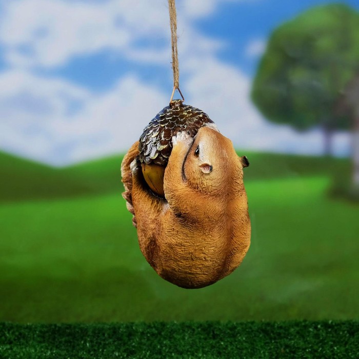 Подвесной декор из полистоуна, «Белка на жёлуде», 17×17×8 см