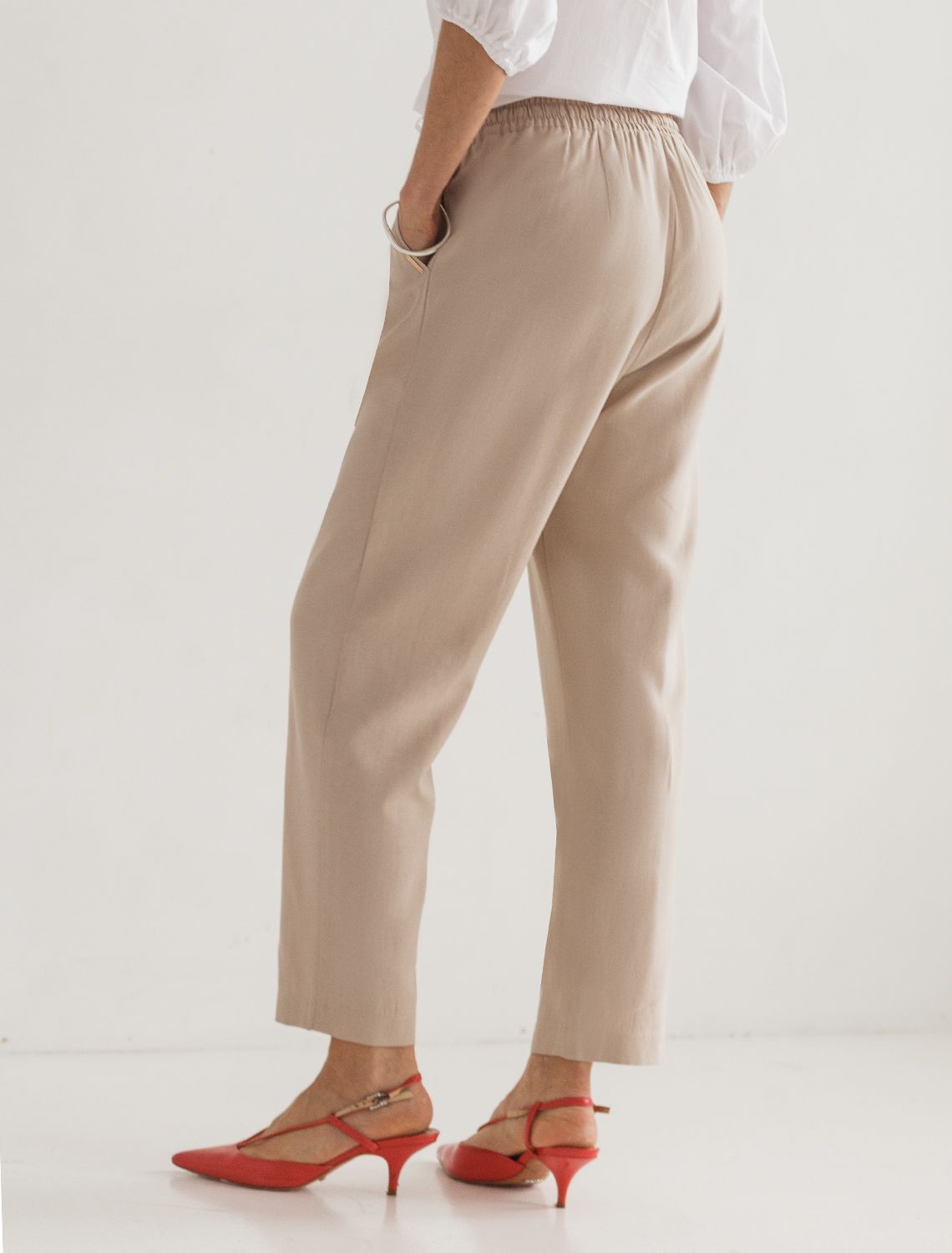 Брюки из плотного лиоцелла D24.265 светло-бежевый