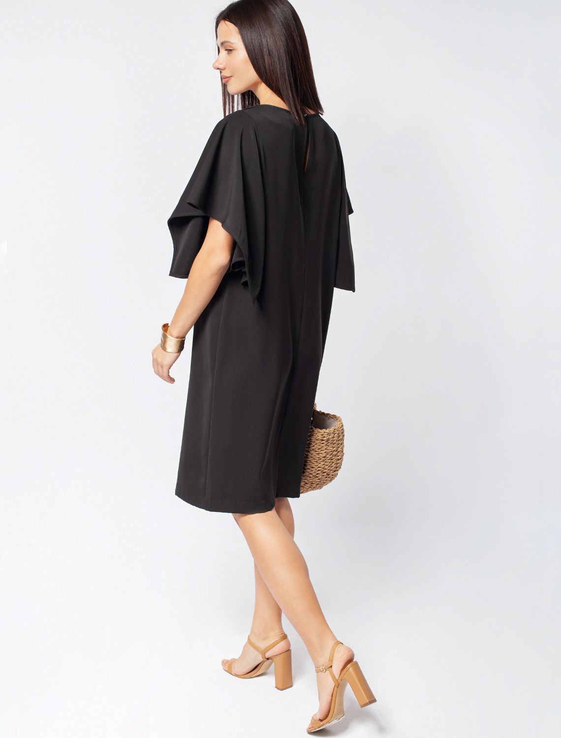 Ст.цена 2890р Платье из плотного струящегося крепа D22.530 черный