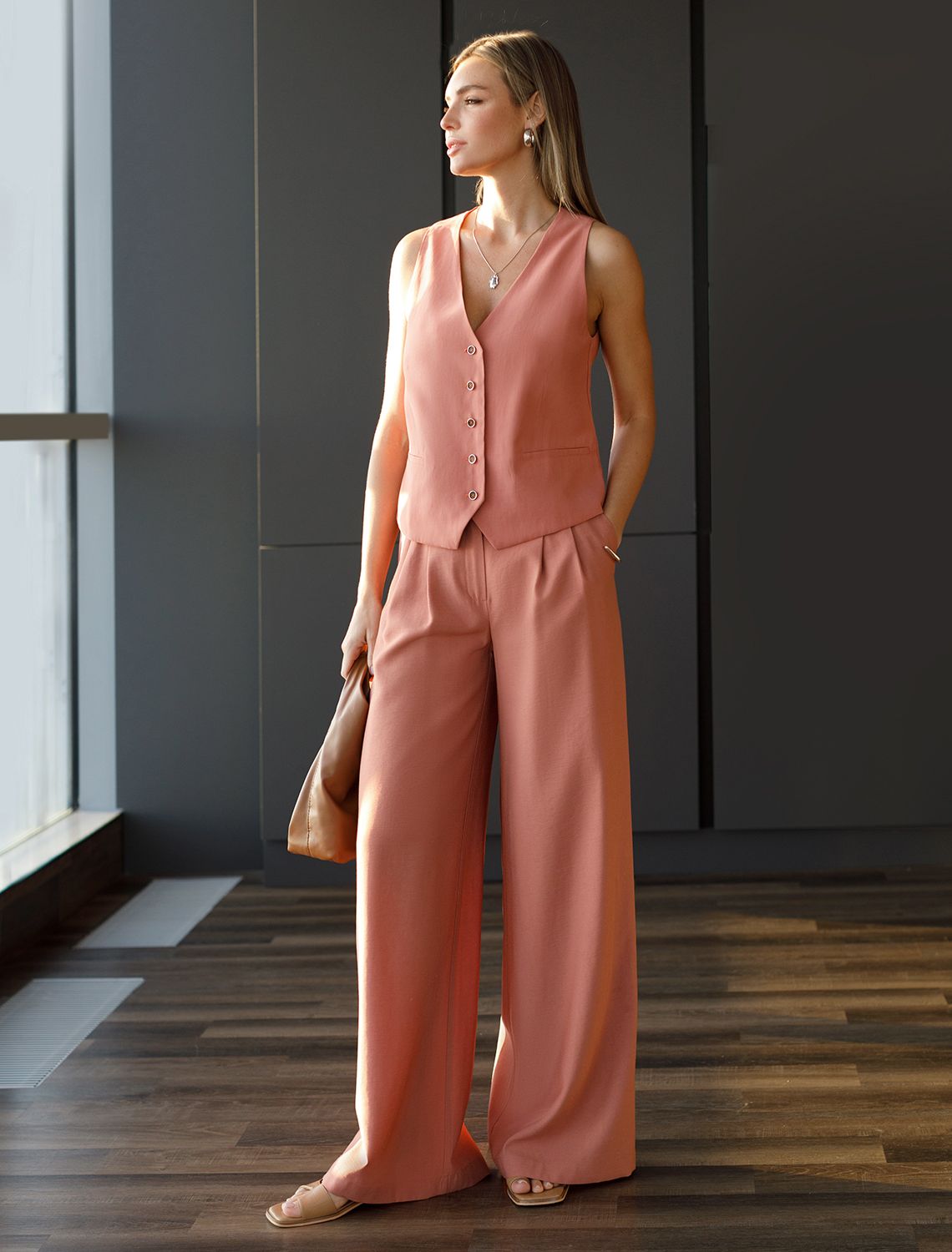 Брюки-палаццо из плотного лиоцелла D24.267 дымчато-коралловый