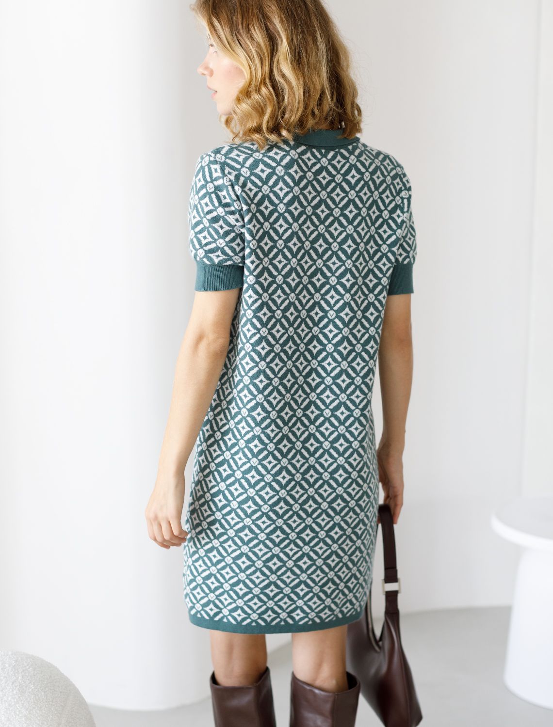 Ст.цена 2290р Эластичное платье тонкой жаккардовой вязки D32.101 полынный