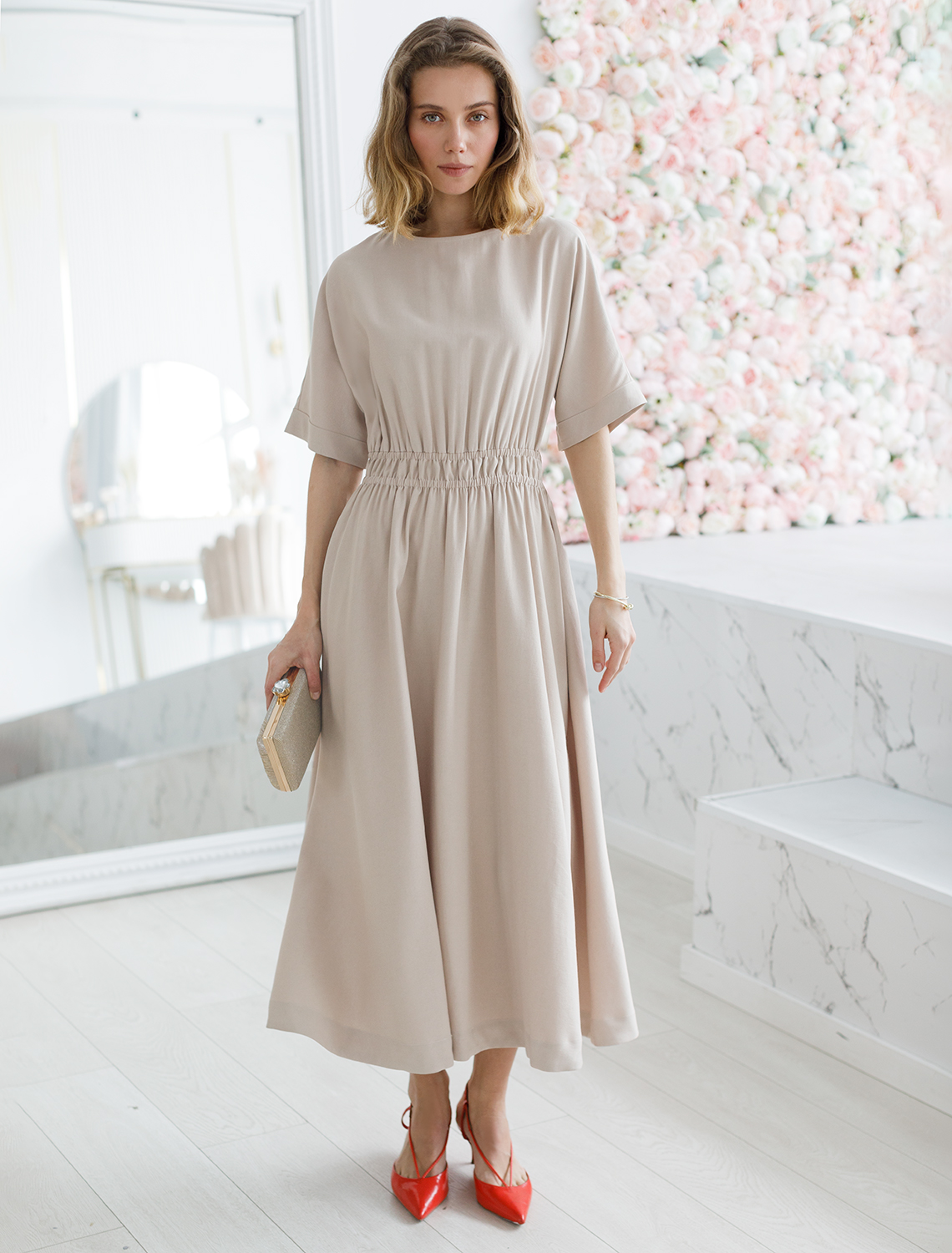 Платье из плотного лиоцелла с поясом на резинке D22.244 светло-бежевый