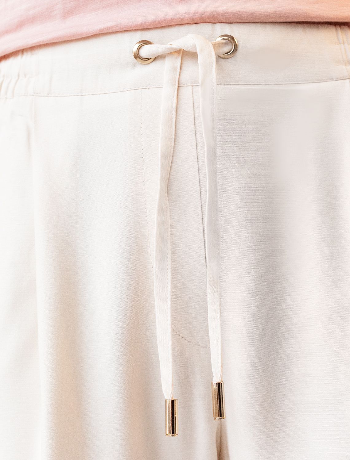 Брюки из плотного лиоцелла D24.265 кокосово-молочный