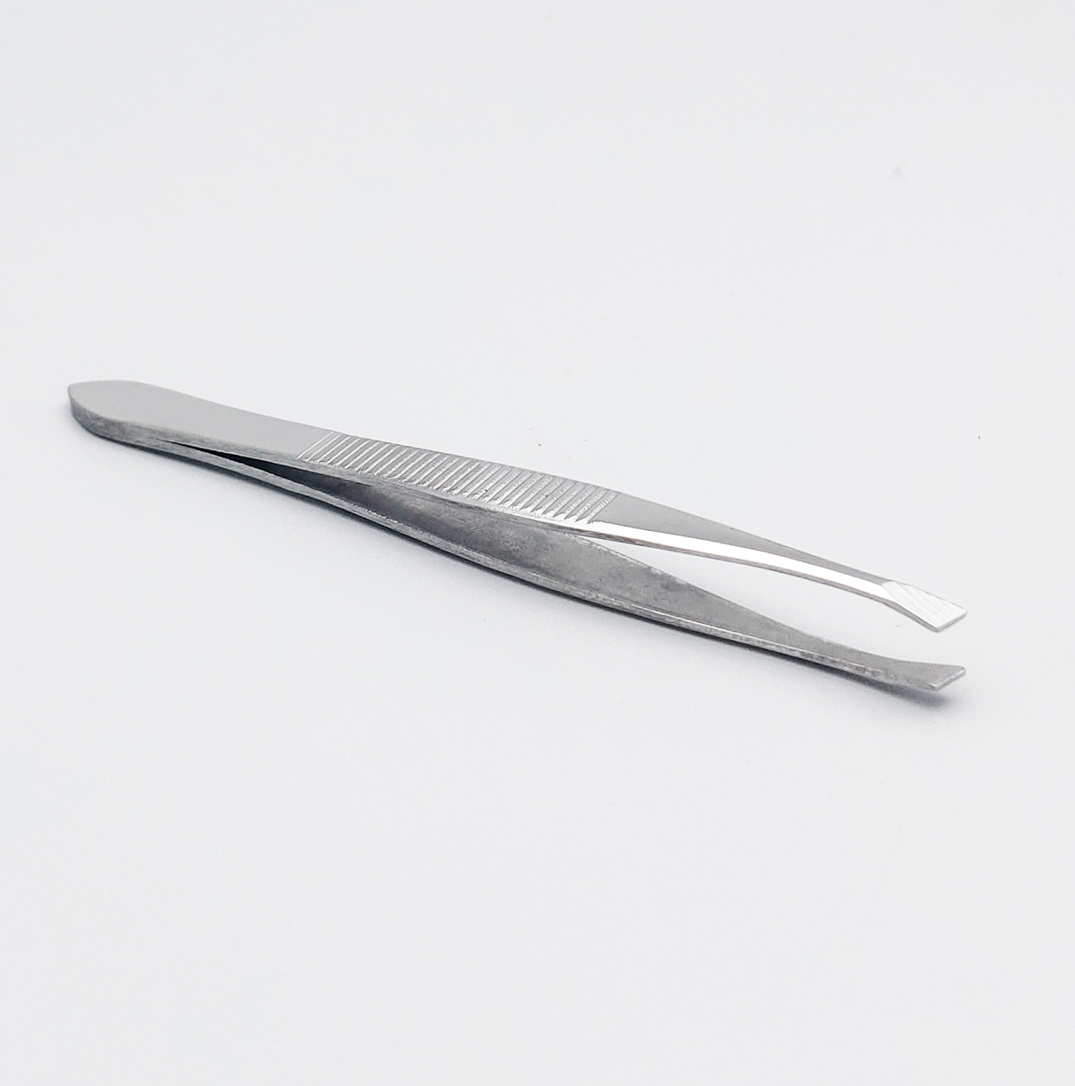 Zinger Пинцет для бровей скошенный / Standard T-014 S (86014 S), 88 мм, серебристый глянцевый