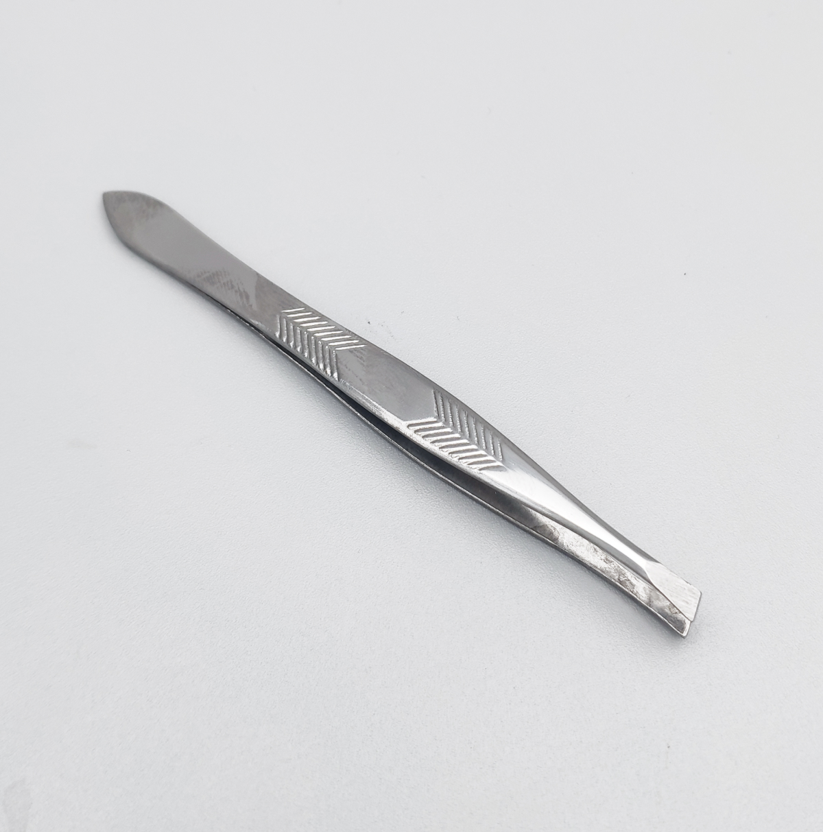 Zinger Пинцет для бровей скошенный / Standard 86012 S, 88 мм, серебристый глянцевый