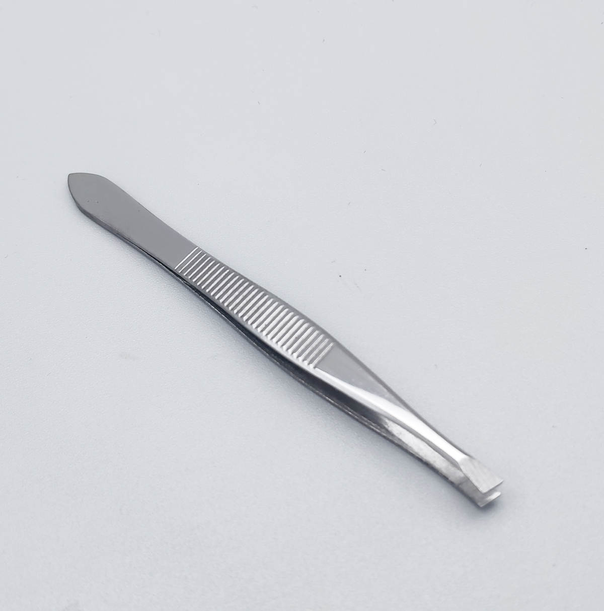 Zinger Пинцет для бровей скошенный / Standard T-014 S (86014 S), 88 мм, серебристый глянцевый