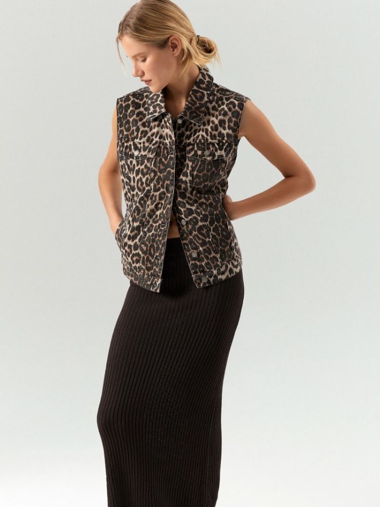 Джинсовый жилет с леопардовым принтом ,
100% хлопок ,