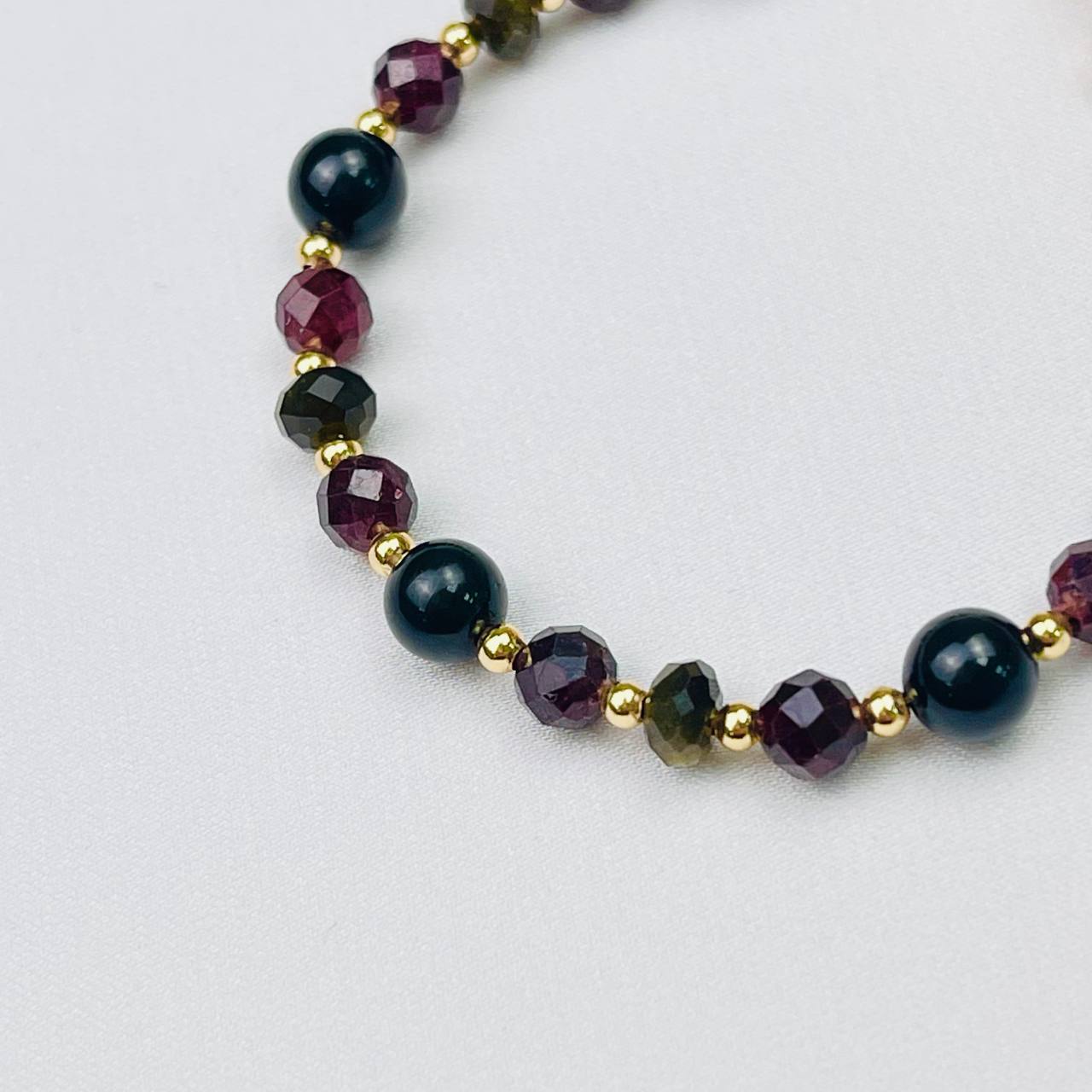 Радуга Самоцветов Браслет регулируемый из Граната, Турмалина и Обсидиана