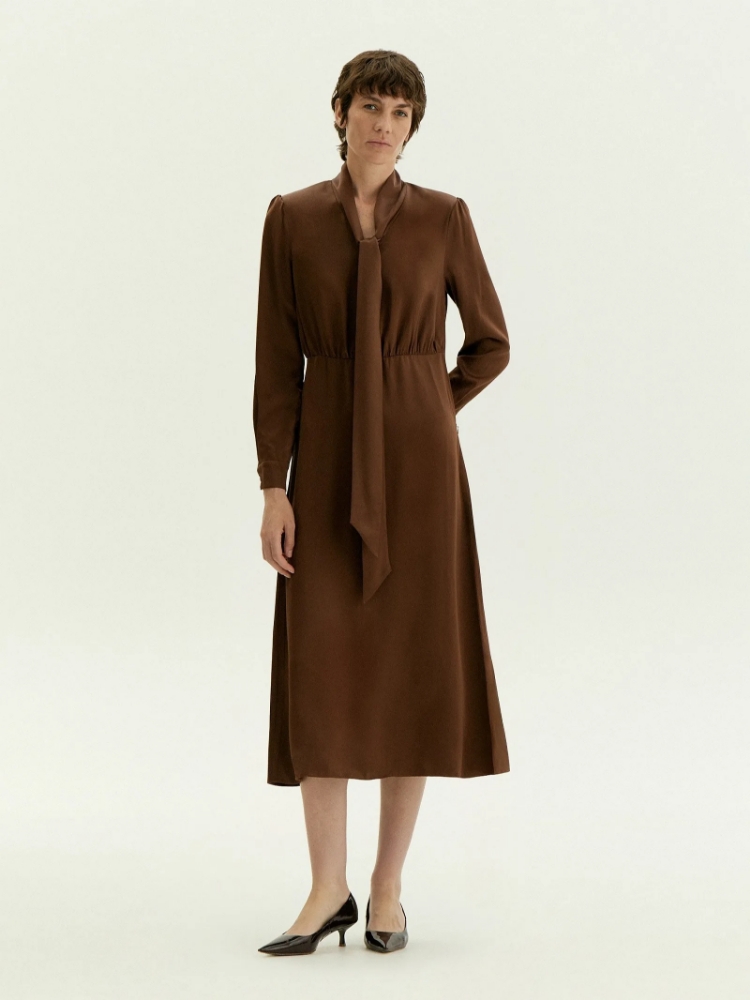 Платье миди с воротником-бантом из 100% вискозы ,
100% вискоза ,