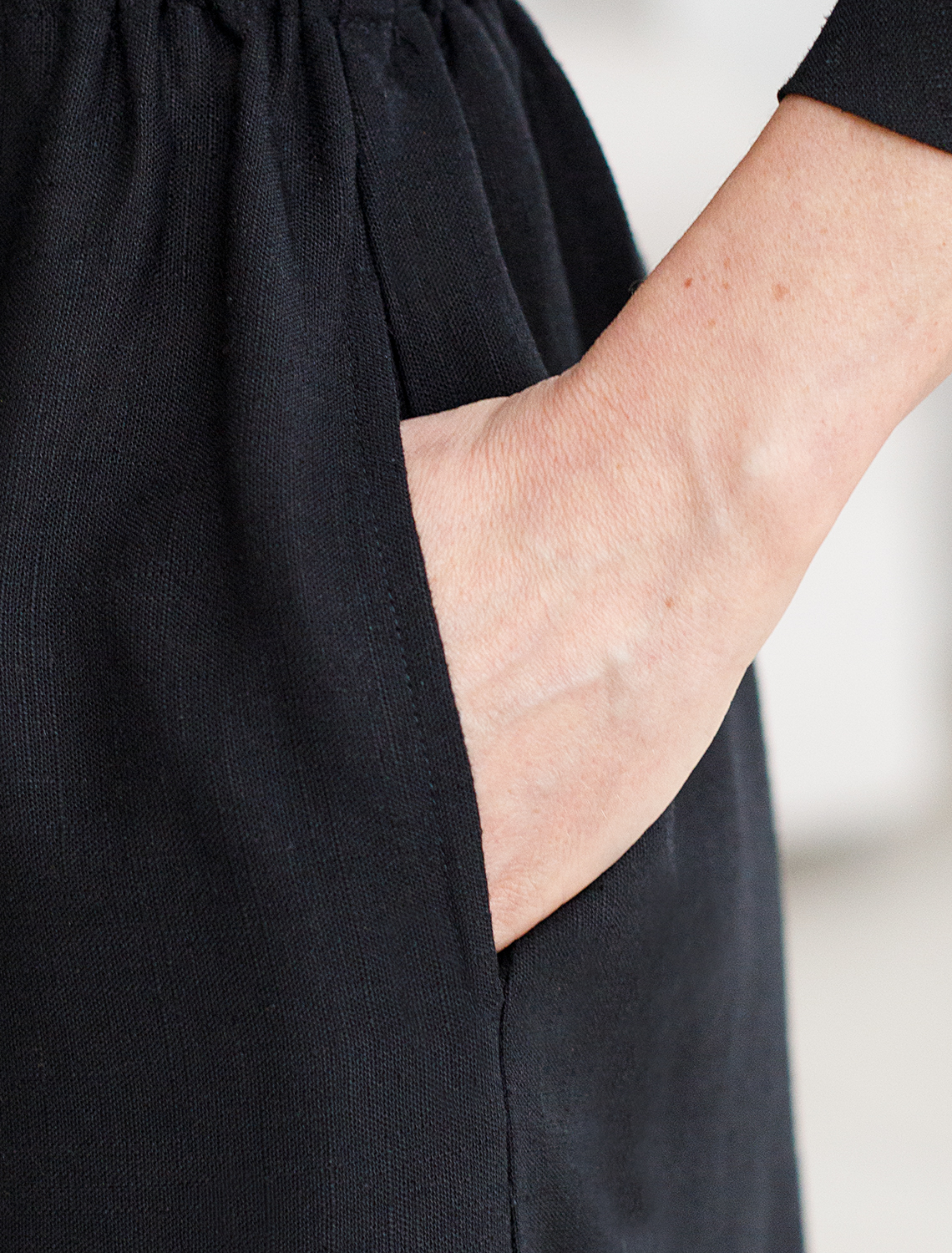 Платье с цельнокроеным рукавом изо льна с вискозой D22.219 черный