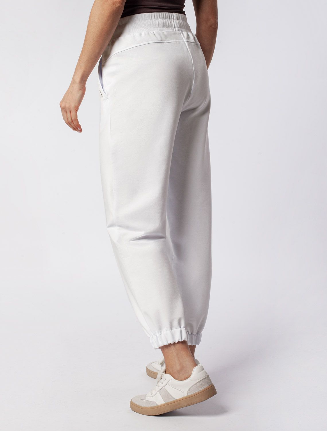 Брюки из тонкого премиального футера с эластаном D44.137 белый