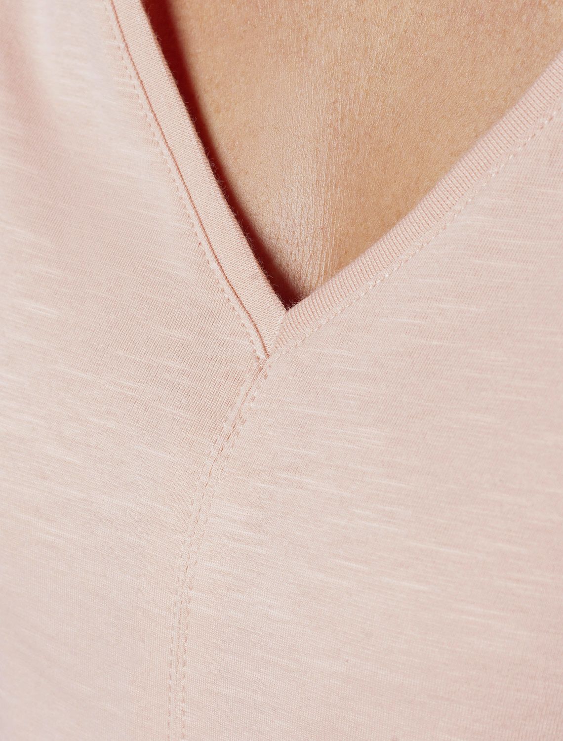 Футболка из фактурного полотна из 100% хлопка D49.070 пудровый