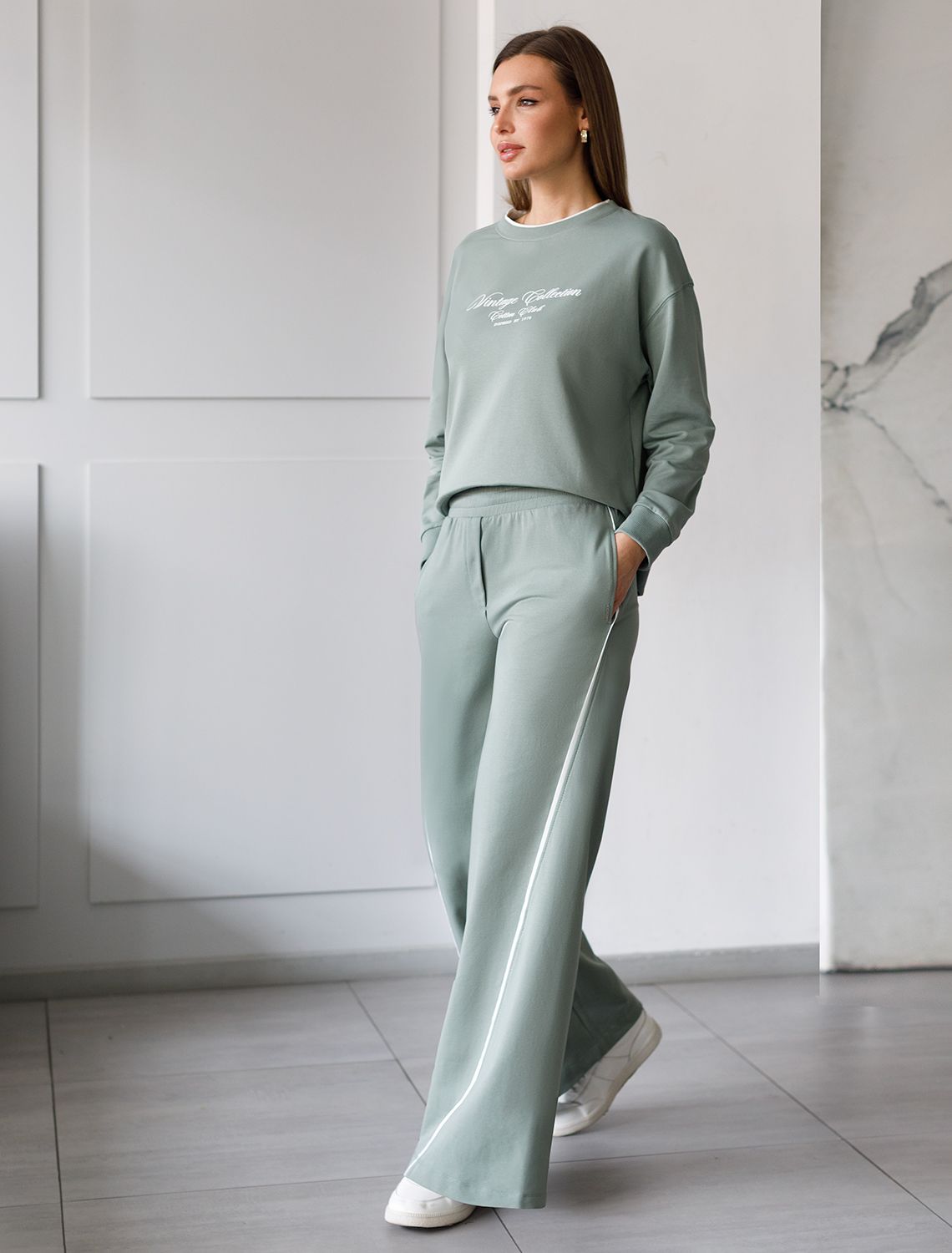 Свободные брюки из тонкого премиального футера с эластаном D44.136 св.оливковый