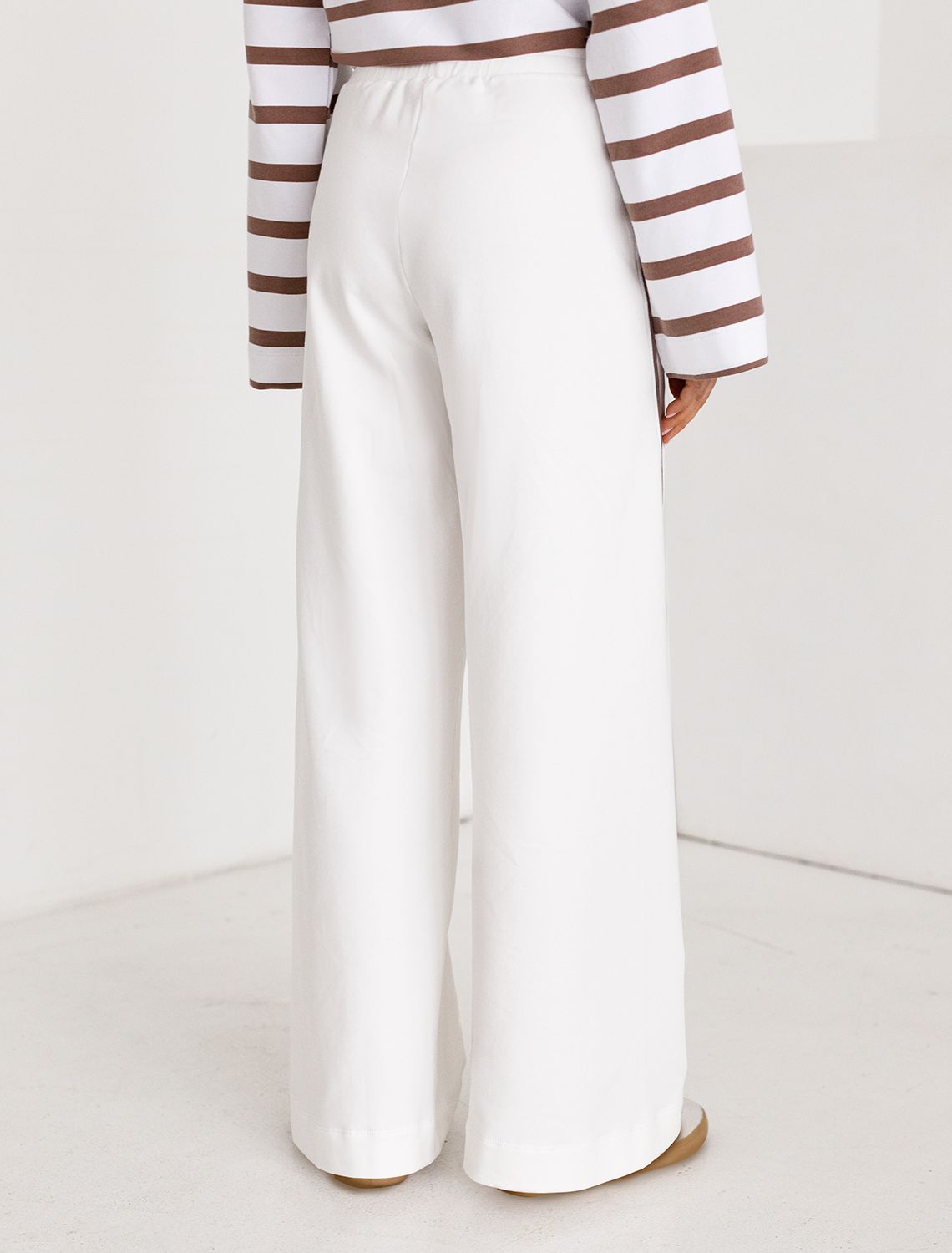 Свободные брюки из тонкого премиального футера с эластаном D44.136 белый