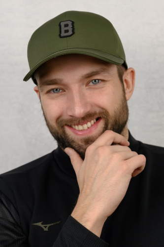 Бейсболка с логотипом В