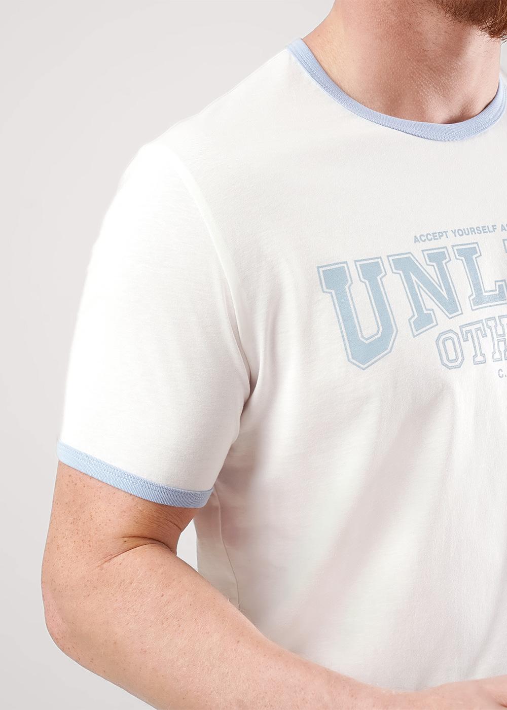 Ст.цена 699р CLE 552525/21кд_п Футболка мужская 552525/21кд_п молочный