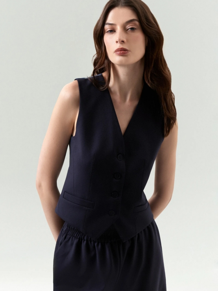 Однобортный жилет ,
60% вискоза, 37% полиэстер, 3% эластан ,