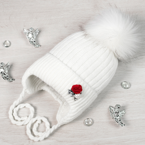 Вязаная зимняя шапка для девочек с завязками и помпоном белый Жемчуг
