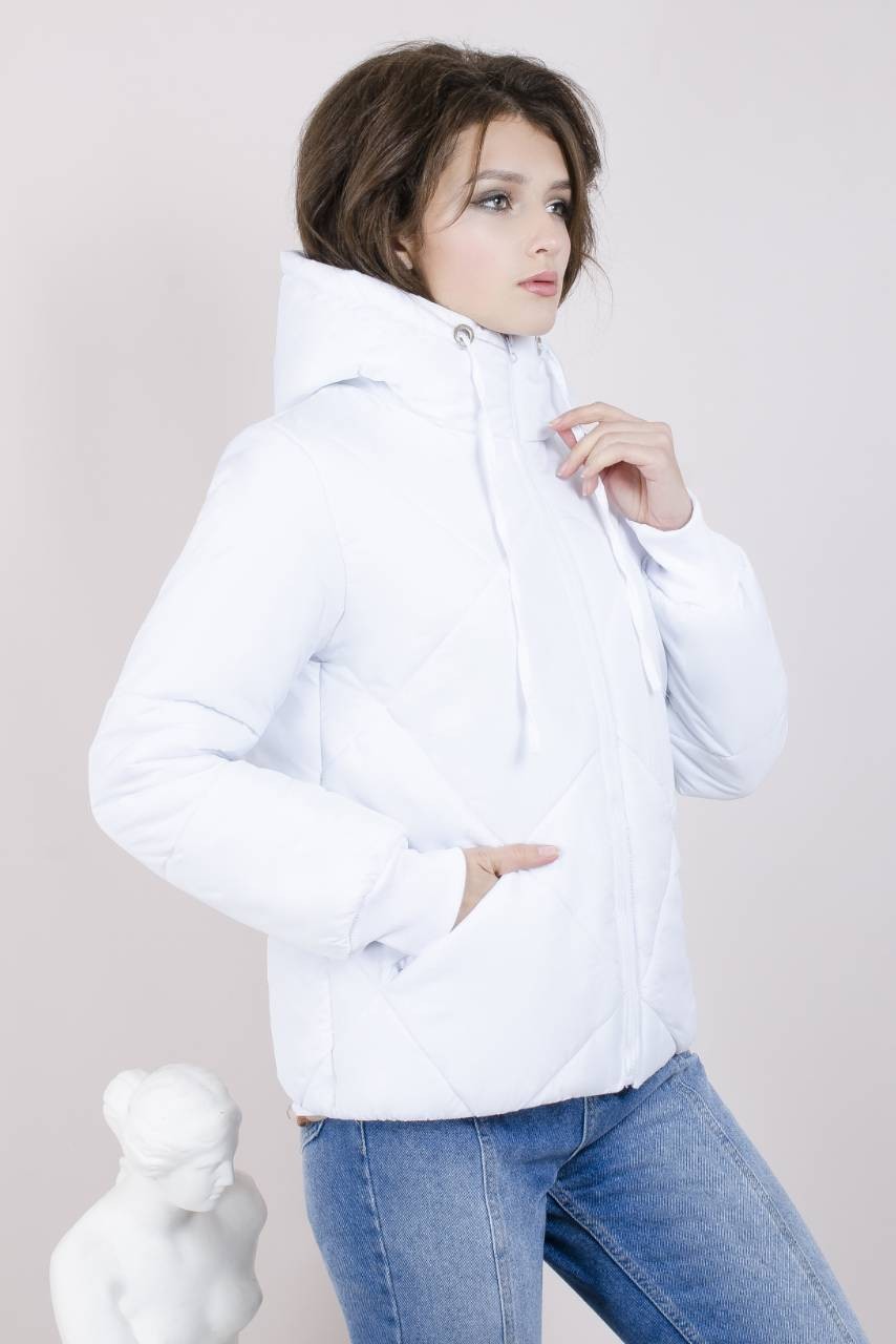 Женские куртки белого цвета