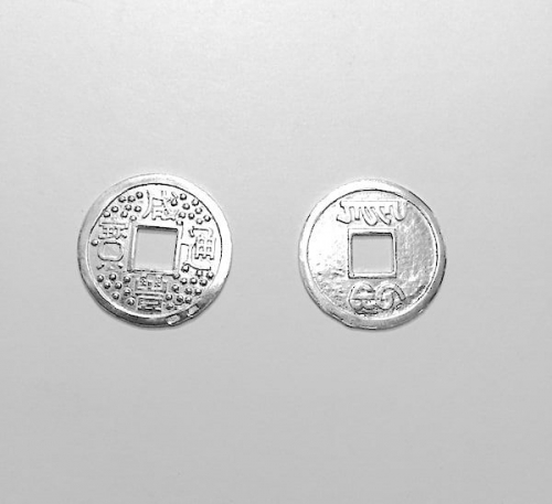 Китайская монета сувенир из серебра
