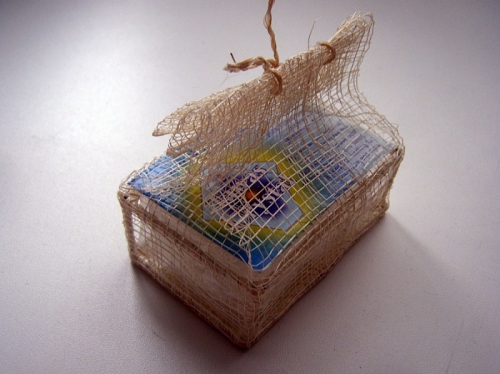 Кристалл (плавл. брусок) в подарочной шкатулке, плетеной из пальмы Рапия ,100 гр.