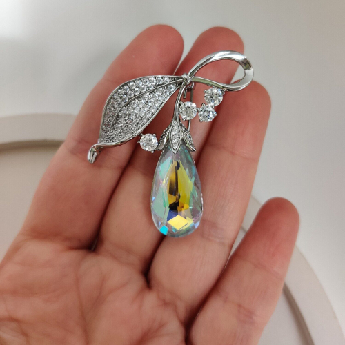 Брошь с кристаллами Swarovski