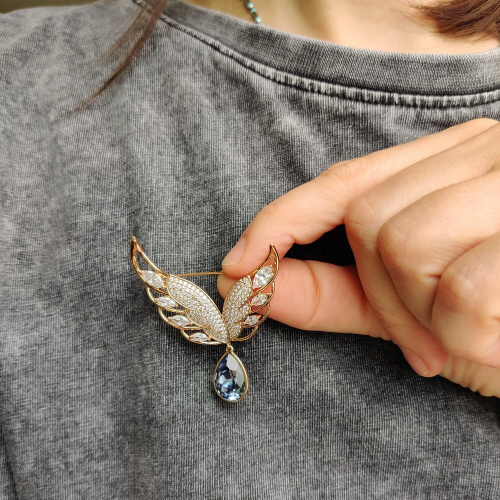 Брошь с кристаллами Swarovski