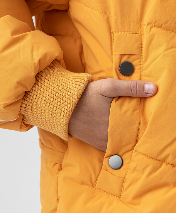 2893 р. 4450 р. Пальто зимнее с капюшоном желтое Button Blue