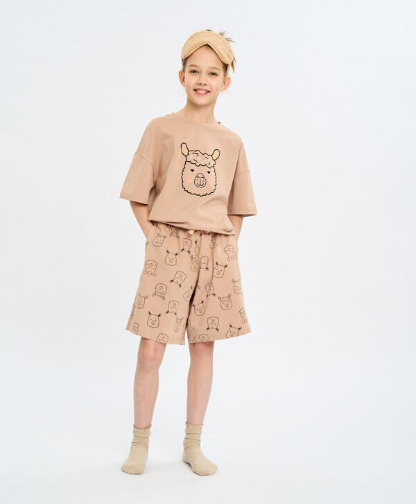 845 р. 1300 р. Пижама с футболкой оверсайз и шортами для девочки коричневая с принтом Button Blue