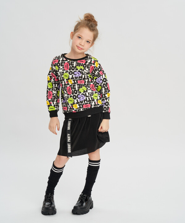 600 р. 1200 р. Свитшот с олловер принтом разноцветный для девочки Button Blue