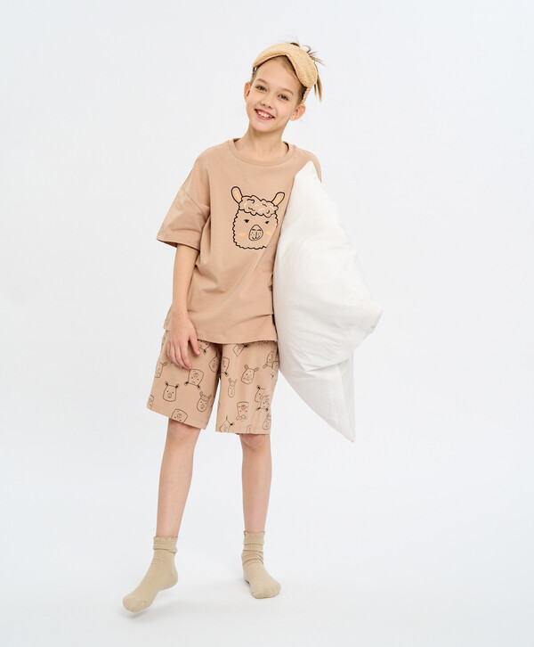 845 р. 1300 р. Пижама с футболкой оверсайз и шортами для девочки коричневая с принтом Button Blue